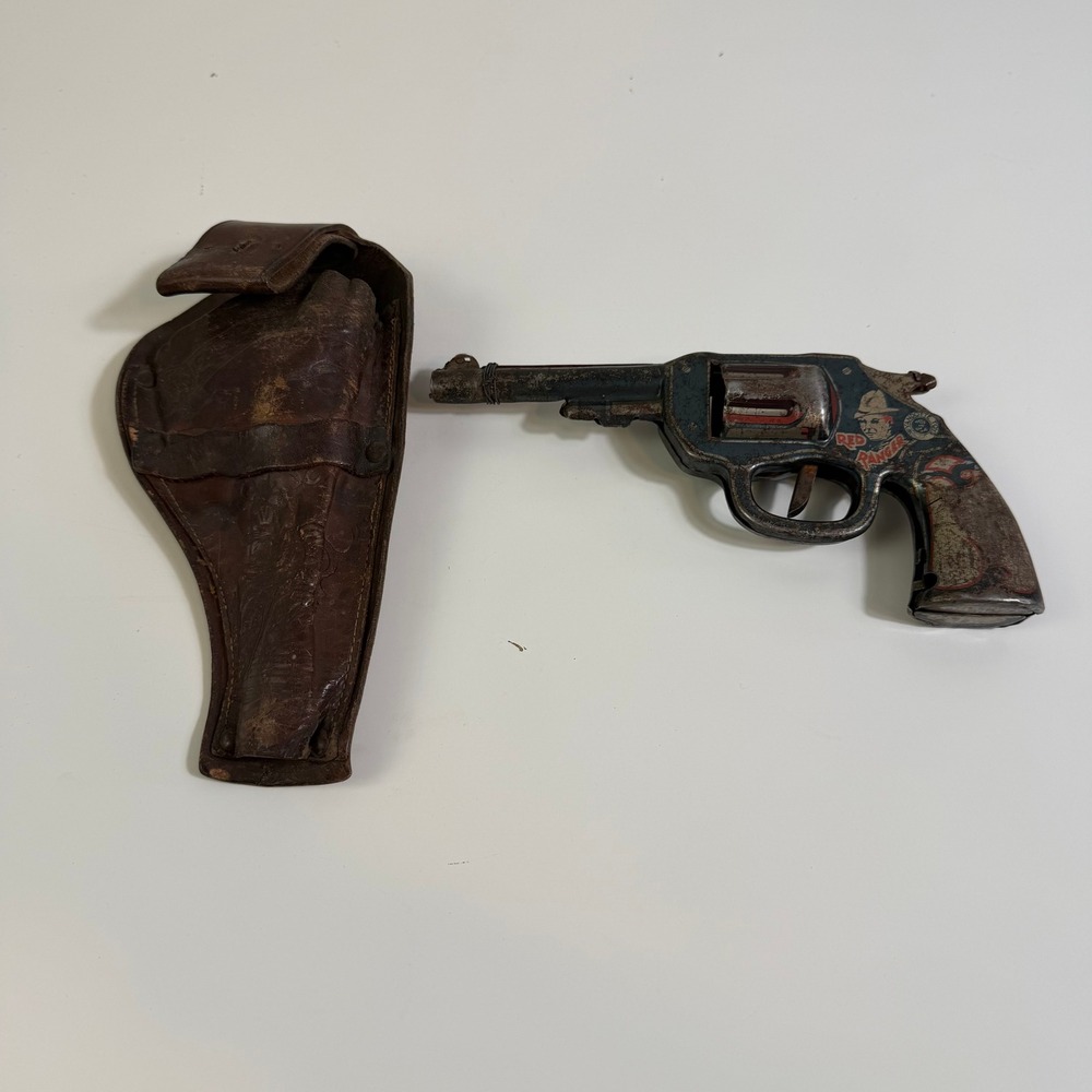 Vintage Wyandotte Toys Red Ranger Tin Litho Cap Gun with Leather Holster USA